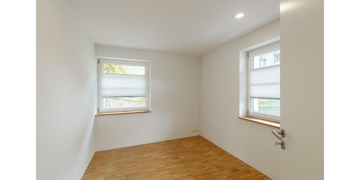 Etagenwohnung Lichtenstein (Sachsen) - 4 Zimmer, 100 m&sup2;, 950&euro; | Angebot:25830287