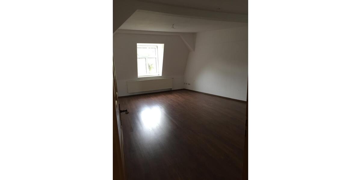 Dachgeschoßwohnung Riesa Neuweida - 2 Zimmer, 77 m&sup2;, 346&euro; | Angebot:23438492