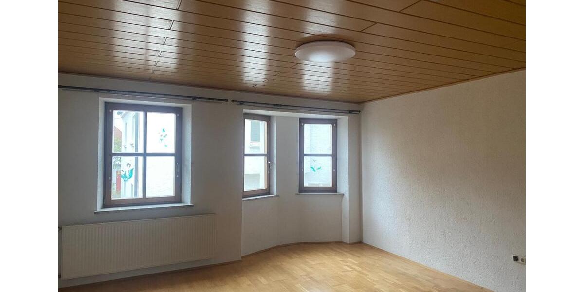 Etagenwohnung Pressath - 3 Zimmer, 105 m&sup2;, 850&euro; | Angebot:24294733