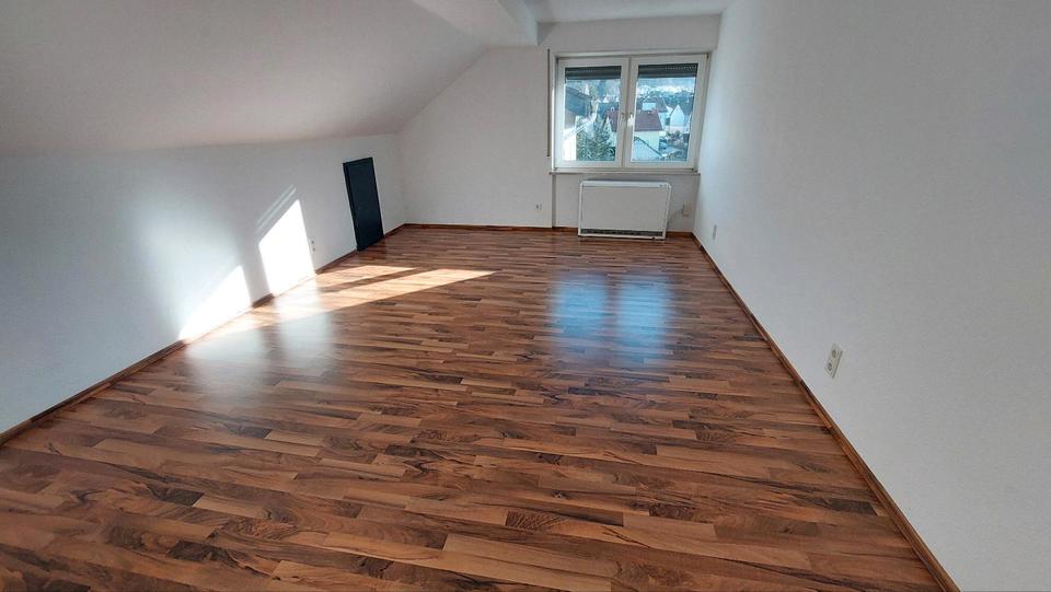 Dachgeschoßwohnung Hofheim am Taunus - 2 Zimmer, 72 m&sup2;, 980&euro; | Angebot:24875759