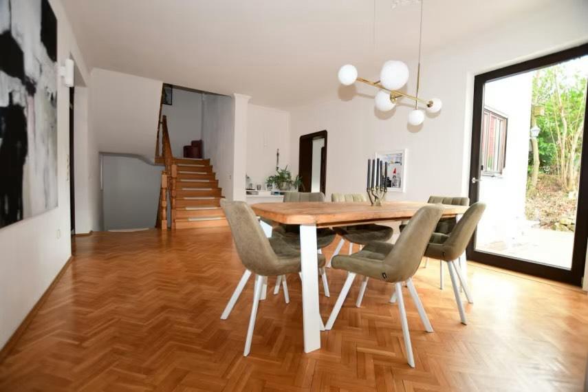 Einfamilienhaus Brensbach - 3 Zimmer, 210 m&sup2;, 1.800&euro; | Angebot:25581573