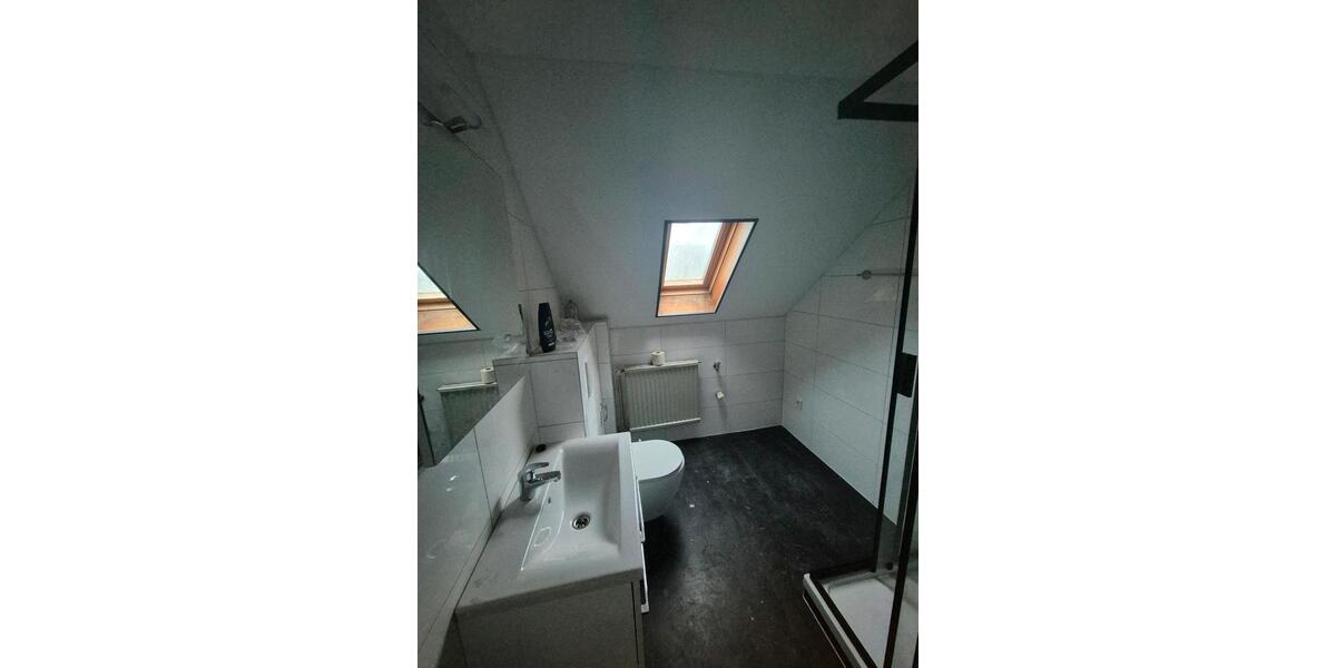 Dachgeschoßwohnung Saarbrücken West - 3 Zimmer, 60 m&sup2;, 450&euro; | Angebot:26025747