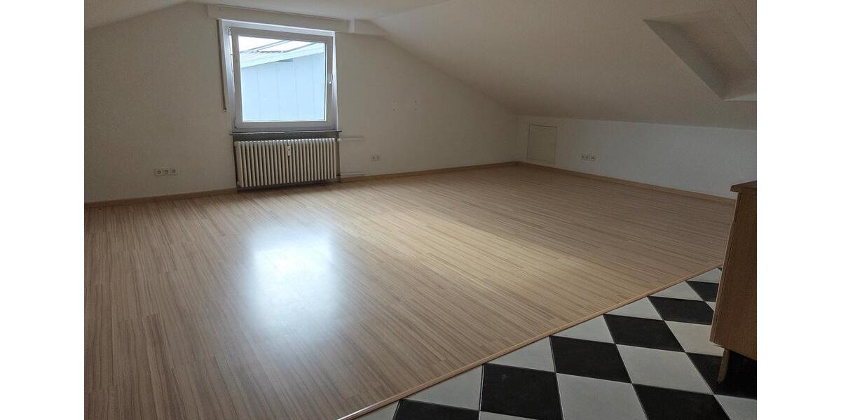 Dachgeschoßwohnung Singen (Hohentwiel) - 1 Zimmer, 65 m&sup2;, 700&euro; | Angebot:24849086