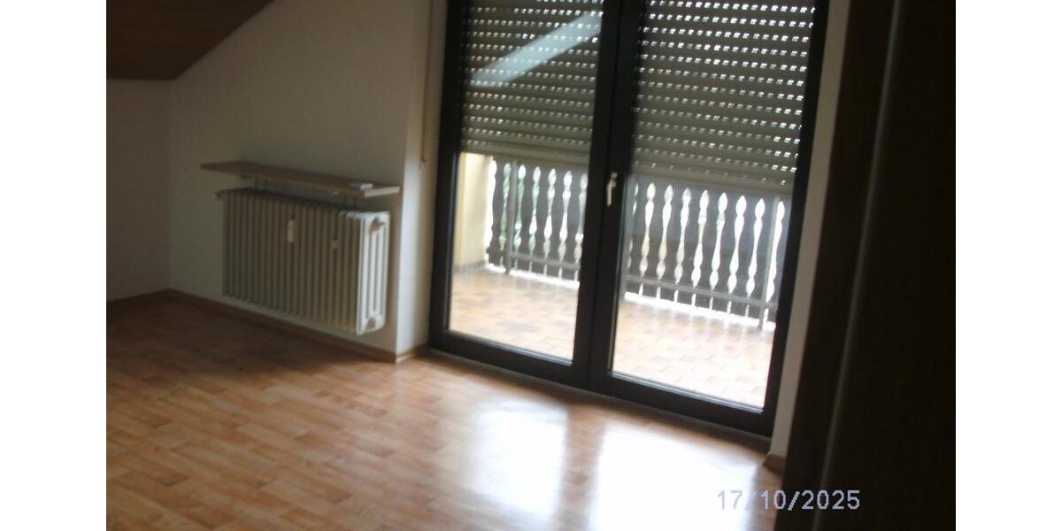 Dachgeschoßwohnung Alteglofsheim - 4 Zimmer, 87 m&sup2;, 620&euro; | Angebot:24818510