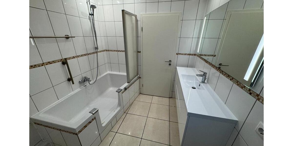 Dachgeschoßwohnung Gernsheim - 4 Zimmer, 86 m&sup2;, 1.040&euro; | Angebot:26272954