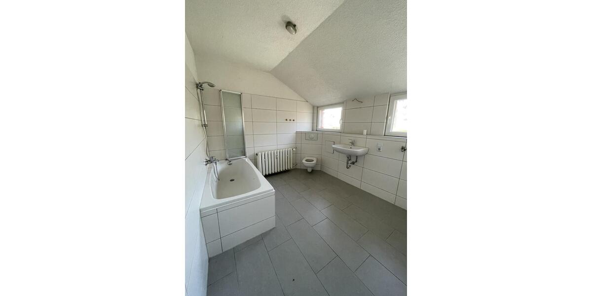 Dachgeschoßwohnung Zella-Mehlis Mehlis - 3.5 Zimmer, 110 m&sup2;, 925&euro; | Angebot:25751696