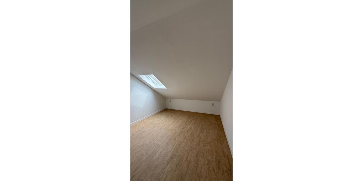 Dachgeschoßwohnung Söhrewald - 3 Zimmer, 86 m&sup2;, 1.000&euro; | Angebot:26125451
