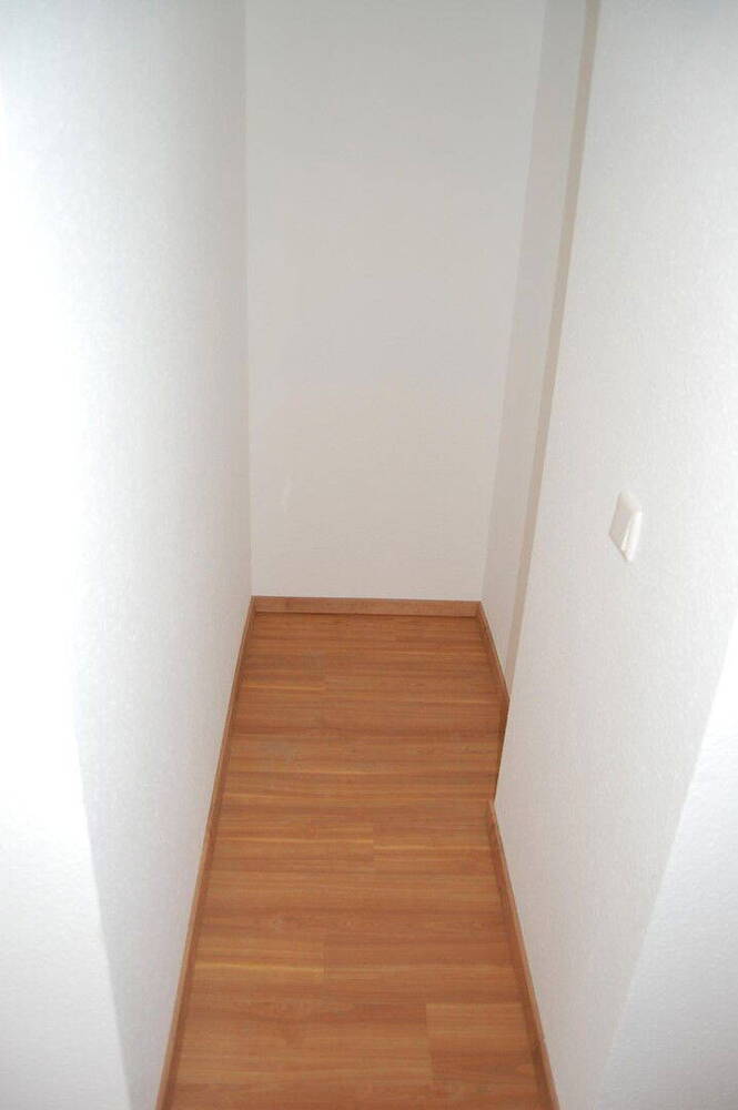 Sanierte große und helle 3 - Zimmer Wohnung in zentraler Lage!