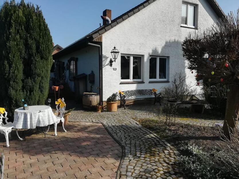 Exklusives Einfamilien-Haus mit Garten und Pool