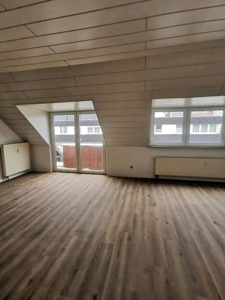 Neu renovierte MansardenWohnung