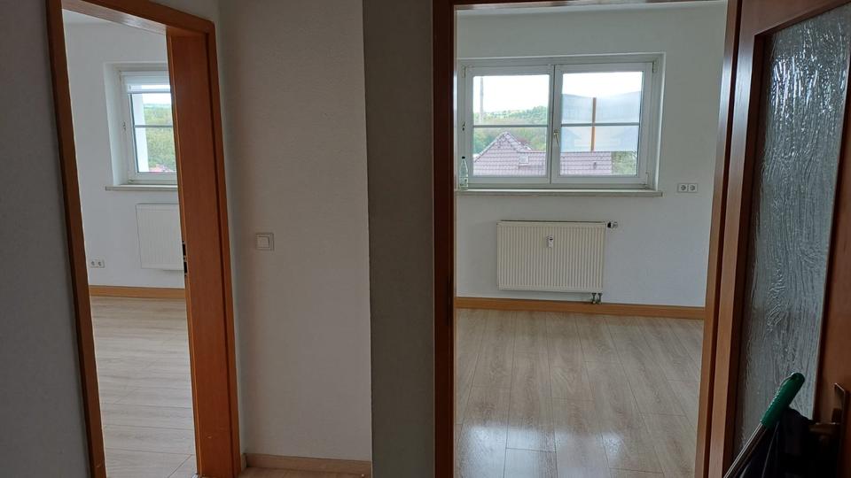 Dachgeschoßwohnung Lunzenau - 2 Zimmer, 66 m&sup2;, 350&euro; | Angebot:26618981