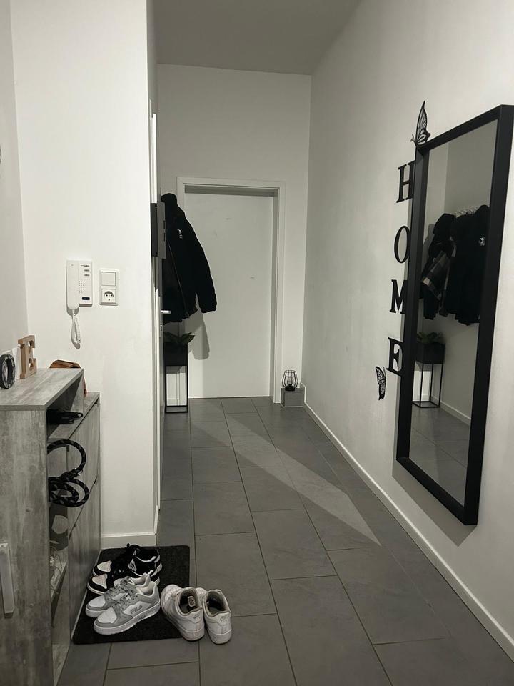 5 Zimmer Wohnung mit Abstellraum, Küche, Keller und Garten