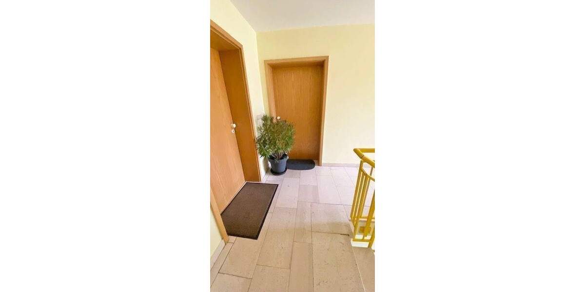 Helles, ruhiges Büro mit Balkon & TG-Stellplatz in Laufen. 1 zimmer