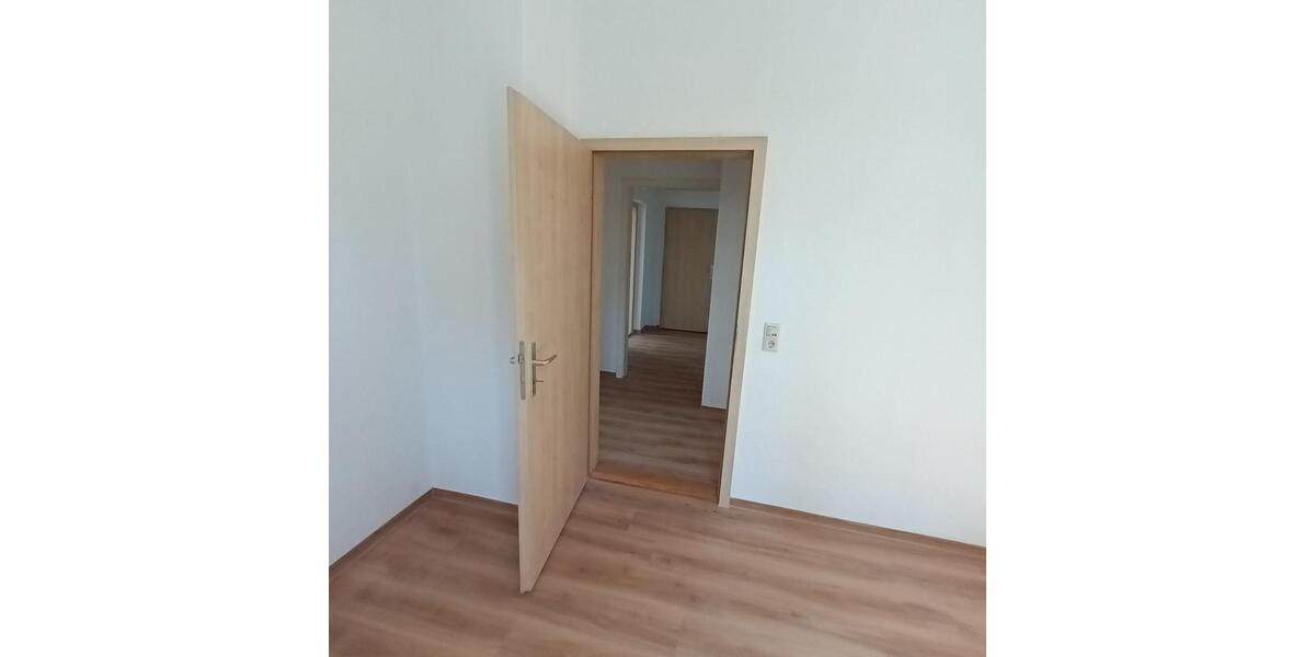 Etagenwohnung Schkopau - 3 Zimmer, 65 m&sup2;, 375&euro; | Angebot:25854876