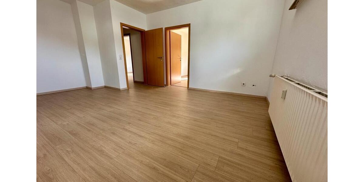Erdgeschoßwohnung Lennestadt - 3 Zimmer, 100 m&sup2;, 700&euro; | Angebot:25756645