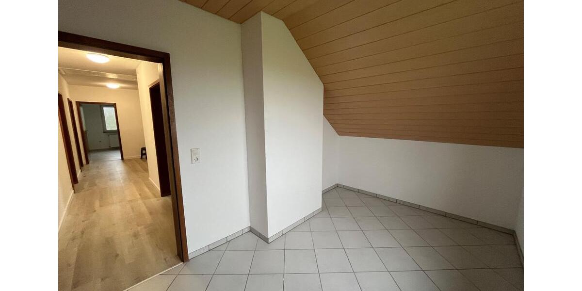 Dachgeschoßwohnung Porta Westfalica - 4 Zimmer, 85 m&sup2;, 710&euro; | Angebot:21594518