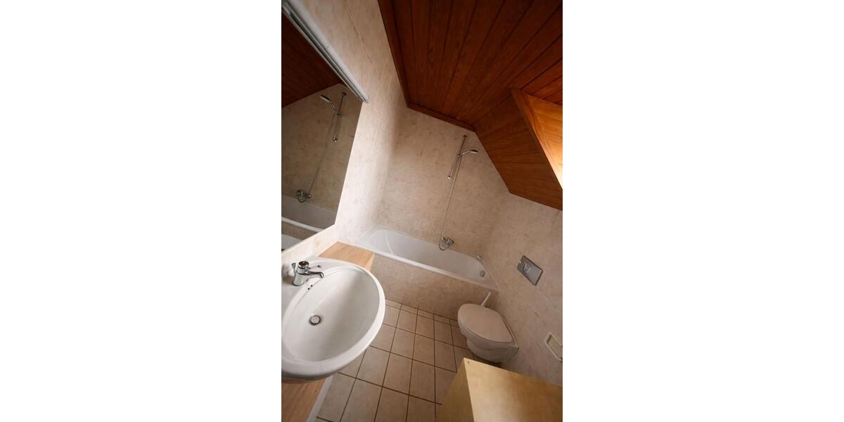 Dachgeschoßwohnung Naila - 3 Zimmer, 79 m&sup2;, 510&euro; | Angebot:26035500