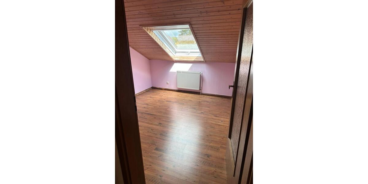 Dachgeschoßwohnung Nüsttal - 4 Zimmer, 90 m&sup2;, 900&euro; | Angebot:26455967