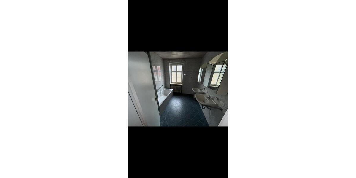 Einfamilienhaus Rothenburg ob der Tauber - 8 Zimmer, 180 m&sup2;, 1.800&euro; | Angebot:24869914