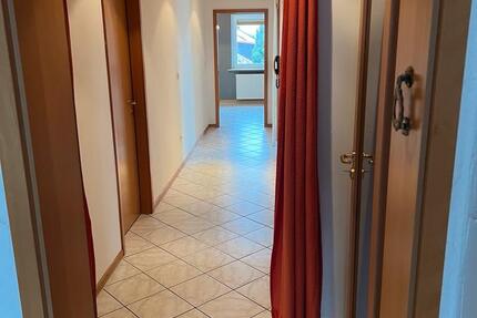 Vermiete schöne Dachgeschosswohnung 2 zimmer