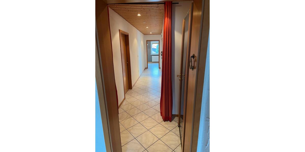 Vermiete schöne Dachgeschosswohnung 2 zimmer