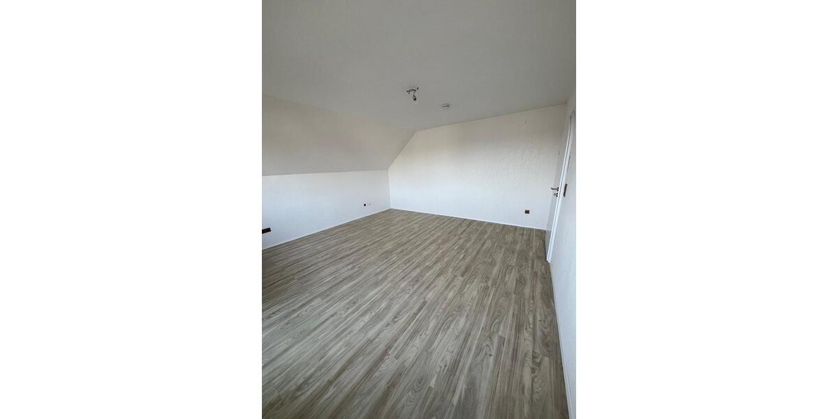 Dachgeschoßwohnung Speichersdorf - 3 Zimmer, 121 m&sup2;, 880&euro; | Angebot:26133097