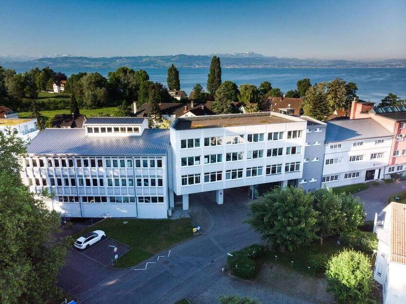 Helles 2,5 Zimmer-Büro mit Gemeinschaftsküche