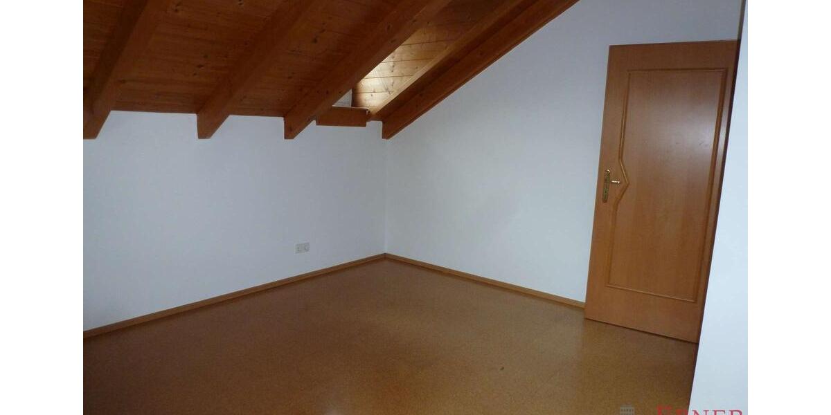 Dachgeschoßwohnung Viechtach - 3 Zimmer, 73 m&sup2;, 550&euro; | Angebot:26456279
