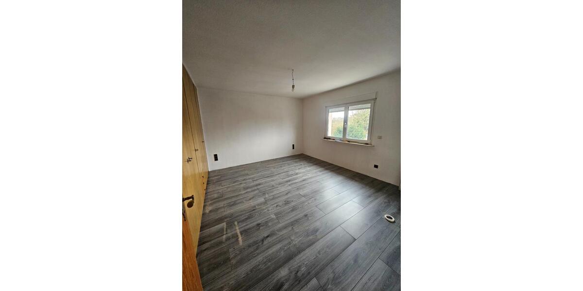 Etagenwohnung Worms Westliche Vororte - 5 Zimmer, 20 m&sup2;, 350&euro; | Angebot:24514374