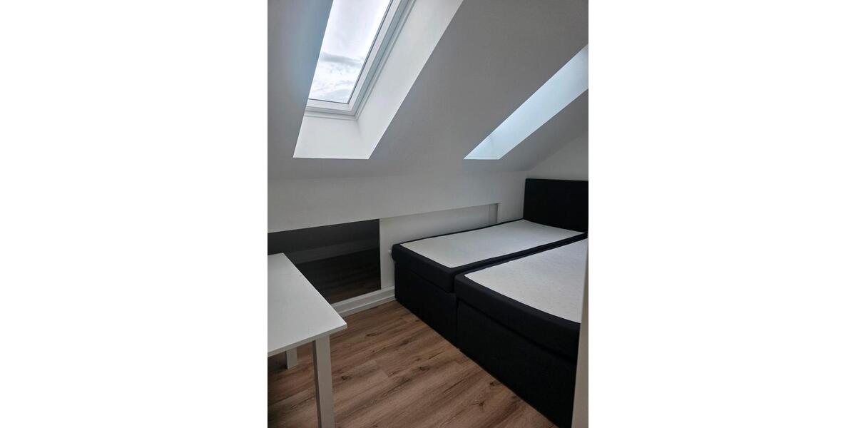 Dachgeschoßwohnung Üchtelhausen - 2 Zimmer, 90 m&sup2;, 1.000&euro; | Angebot:25641025