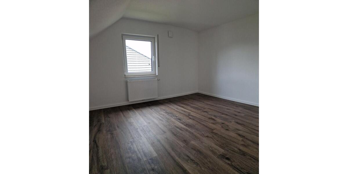 Dachgeschoßwohnung Surwold - 4 Zimmer, 91 m&sup2;, 700&euro; | Angebot:26313545