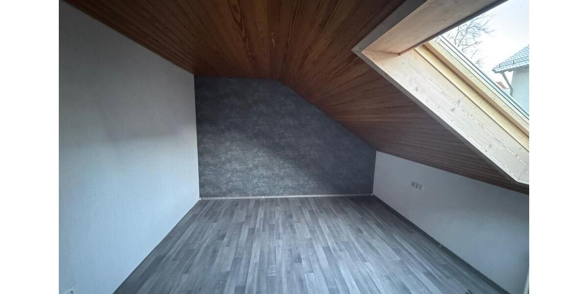 Dachgeschoßwohnung Filderstadt - 4 Zimmer, 82 m&sup2;, 1.100&euro; | Angebot:24865420