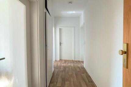 Wohnung Nienburg (Saale) - 3 Zimmer, 68 m&sup2;, 476&euro; | Angebot:19190765