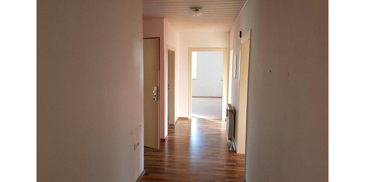 Erdgeschoßwohnung Eisfeld - 3 Zimmer, 100 m&sup2;, 680&euro; | Angebot:26523179