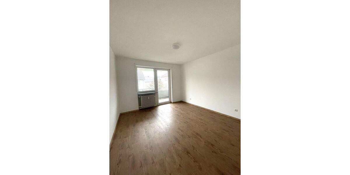 Etagenwohnung Eisenberg - 3 Zimmer, 74 m&sup2;, 690&euro; | Angebot:24909589