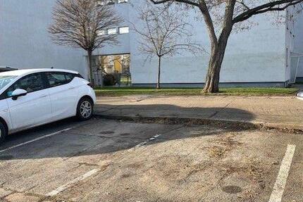 Freie PKW- Parkplätze zur Anmietung in Erfurt - Karl-Reimann-Ring vor den Hausnummern 8-8 b oder 24-27 zimmer