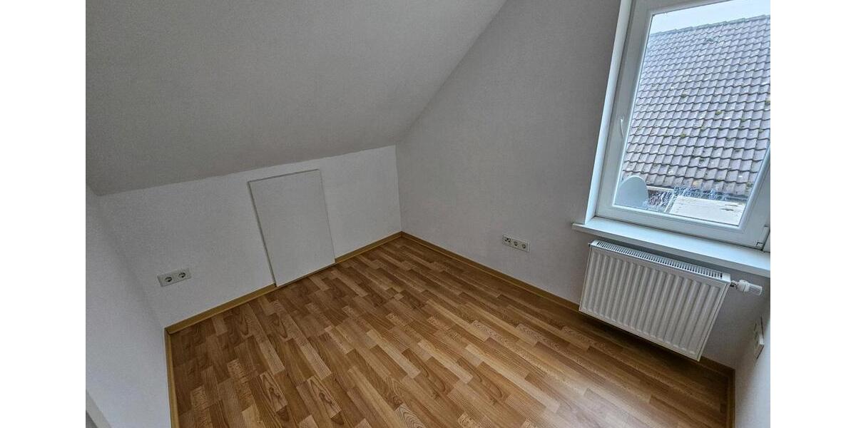 Dachgeschoßwohnung Apen - 3 Zimmer, 70 m&sup2;, 850&euro; | Angebot:25404096