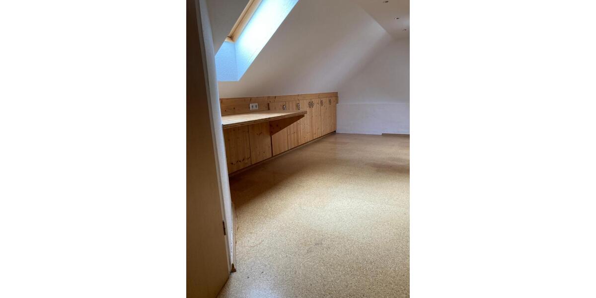 Dachgeschoßwohnung Bastheim - 4 Zimmer, 80 m&sup2;, 520&euro; | Angebot:26022262