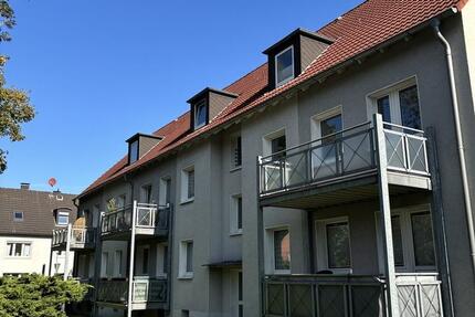 Bei VIVAWEST die Sonnenstrahlen auf dem eigenen Balkon genießen. zimmer