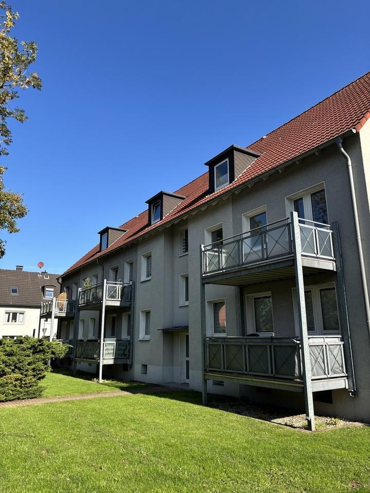 Bei VIVAWEST die Sonnenstrahlen auf dem eigenen Balkon genießen. zimmer