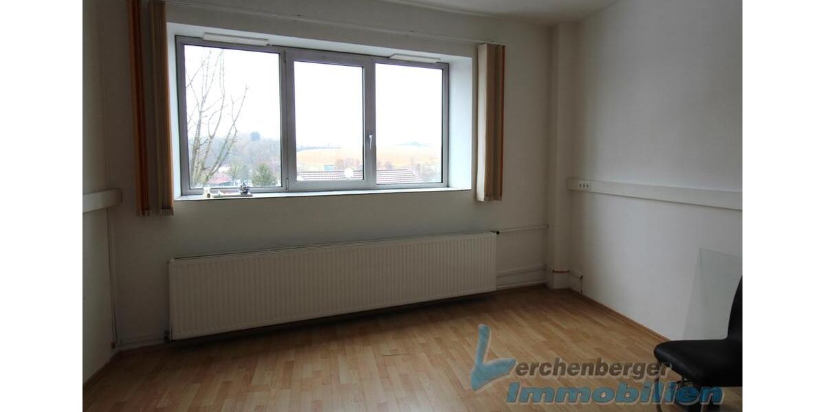 Erdgeschoßwohnung Simbach - 5 Zimmer, 180 m&sup2;, 900&euro; | Angebot:25342547