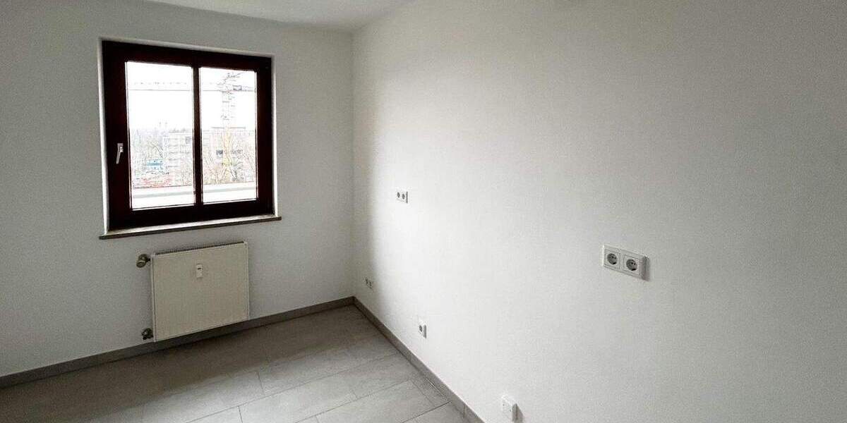 ERSTBEZUG nach MODERNISIERUNG: 2 Zimmer-Dachgeschosswohnung mit Blick über München... 2 zimmer