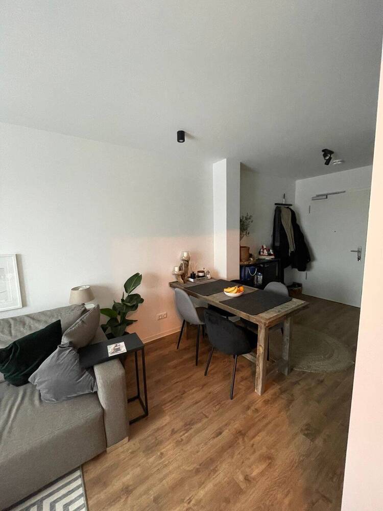 Sofort einziehen: Möblierte 2-Zimmer-Wohnung mit Sonnenbalkon