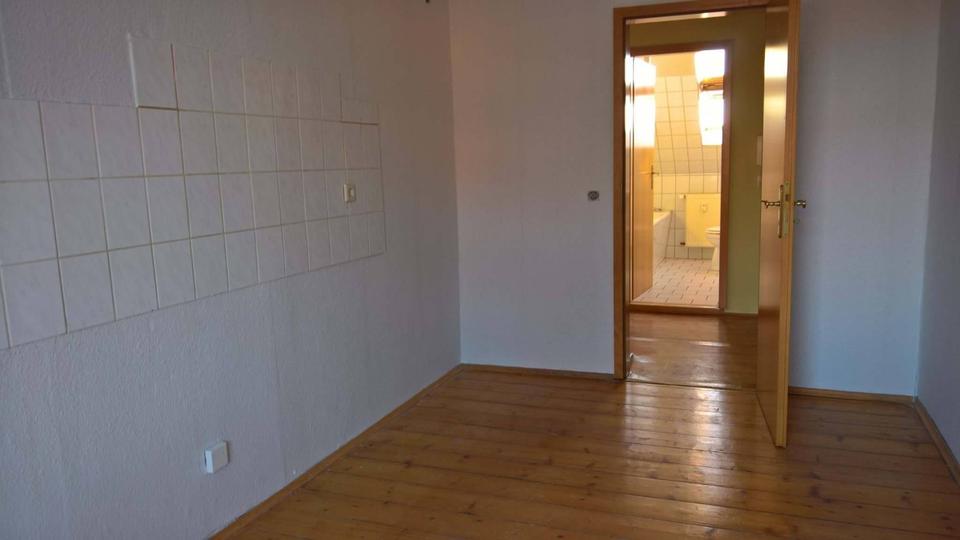 Etagenwohnung Staßfurt - 2 Zimmer, 67 m&sup2;, 360&euro; | Angebot:25960412