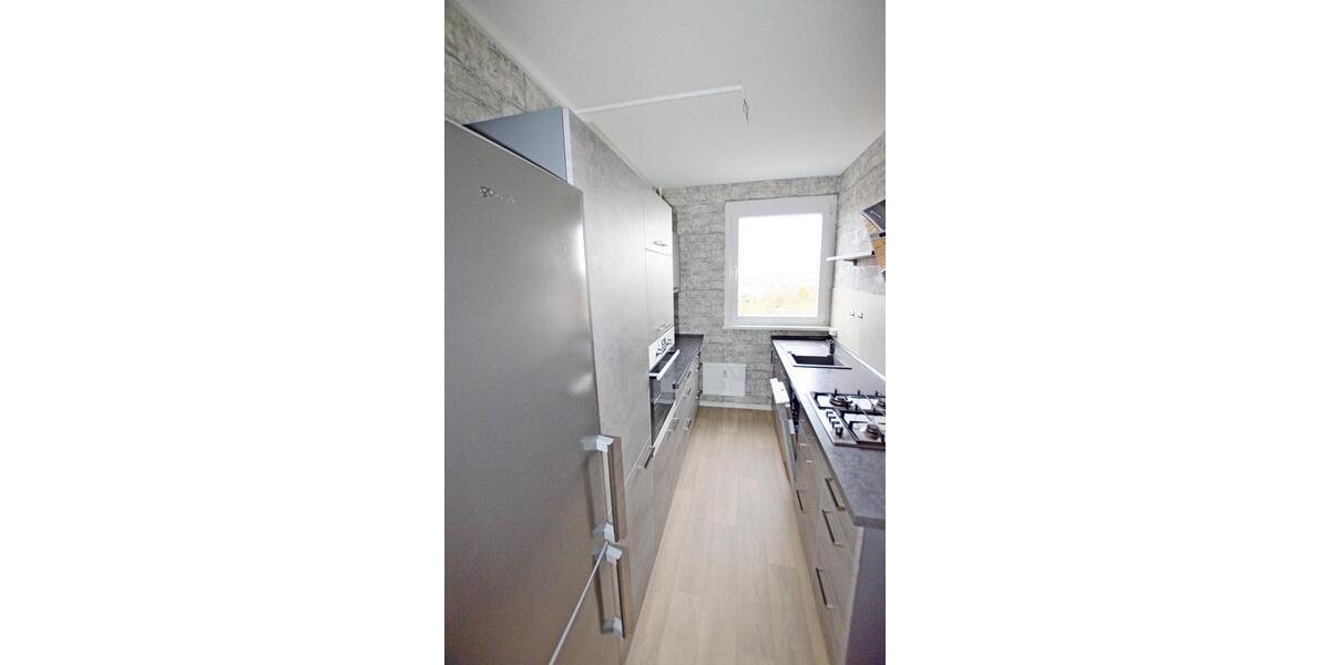 Einbauküche! 3-Raum-Wohnung, Aufzug, Dusche, Stellplatz, Balkon! Bezug sofort möglich! 3 zimmer