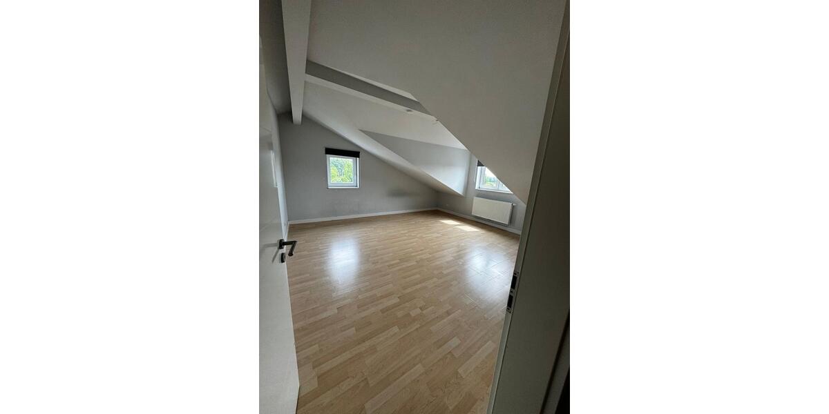 Dachgeschoßwohnung Börnsen - 5 Zimmer, 158 m&sup2;, 1.800&euro; | Angebot:26057087
