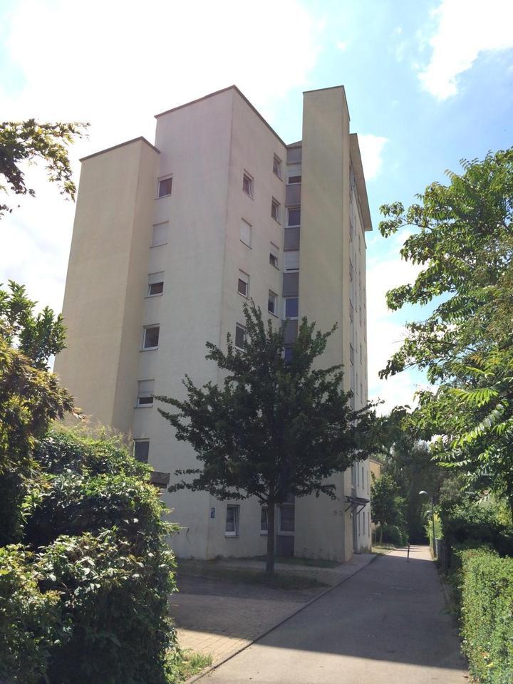 Wohnen mit Aussicht. Schöne 2-Zimmer-Wohnung mit Balkon im 7. OG