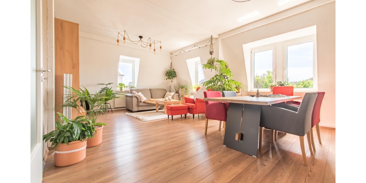 DACHTERRASSE – WANNEN-DUSCHBAD MIT FENSTER – GÄSTE-WC – EINBAUKÜCHE – MAISONETTE - Dachgeschoßwohnung Dresden Löbtau | Angebot:26012849