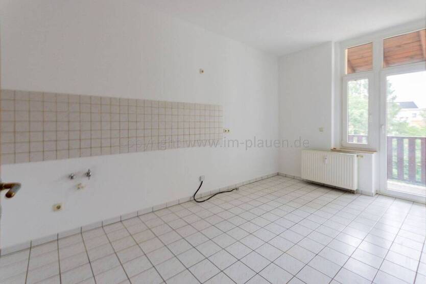 105m² mit Balkon - Stadtteil Seehaus in Plauen zur Miete - Bad Fenster und Badewanne - AltbauWohnung