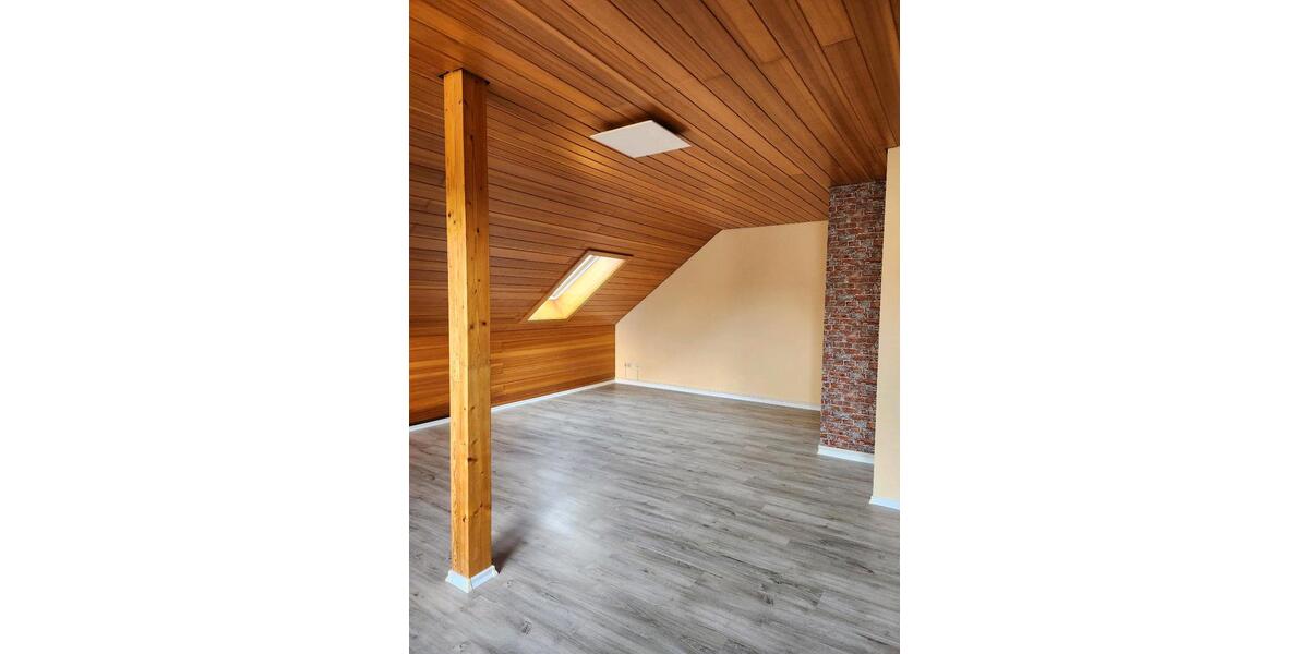 Dachgeschoßwohnung Homburg - 3 Zimmer, 77 m&sup2;, 970&euro; | Angebot:25395692